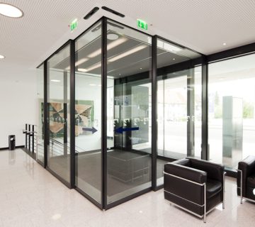 درب اتوماتیک شیشه ای مثلثی